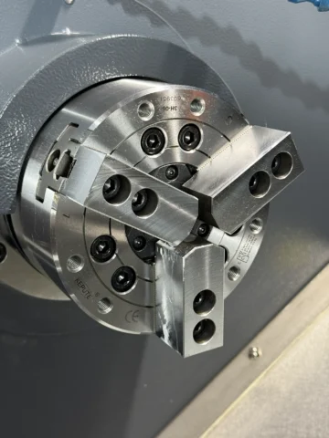 Torno CNC Barramento Inclinado GLI 400 - Imagem 46