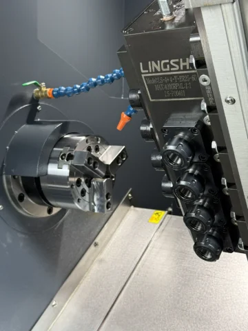 Torno CNC Barramento Inclinado GLI 400 - Imagem 9